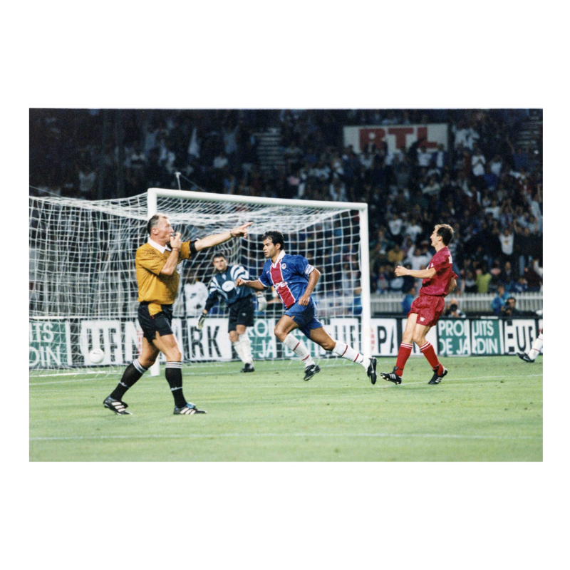 Raï célèbre son but face au Steaua Bucarest, 1997