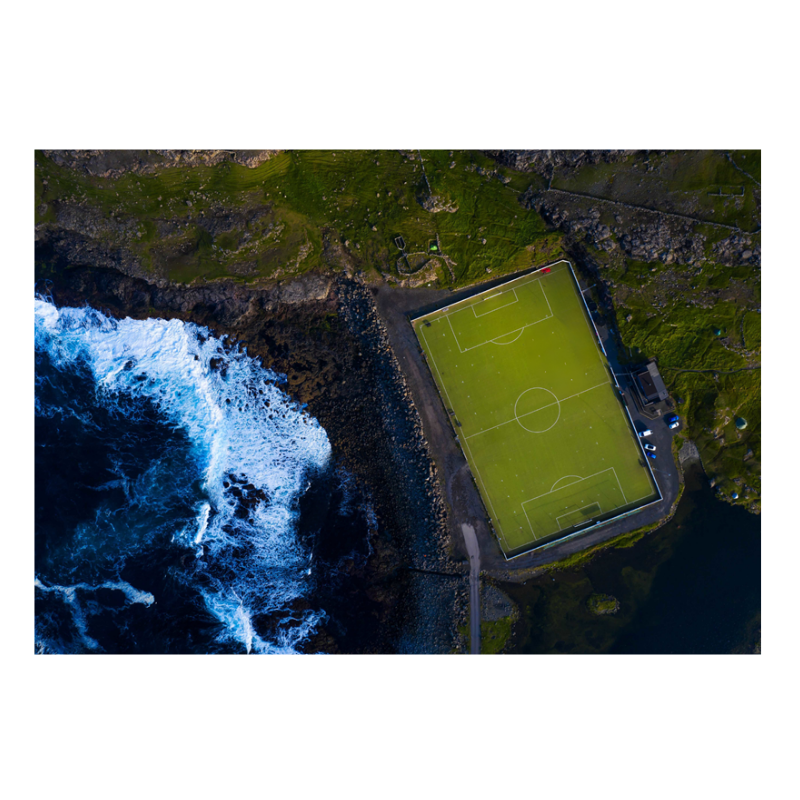 Vue aérienne d'un stade des Îles Féroé, 2019