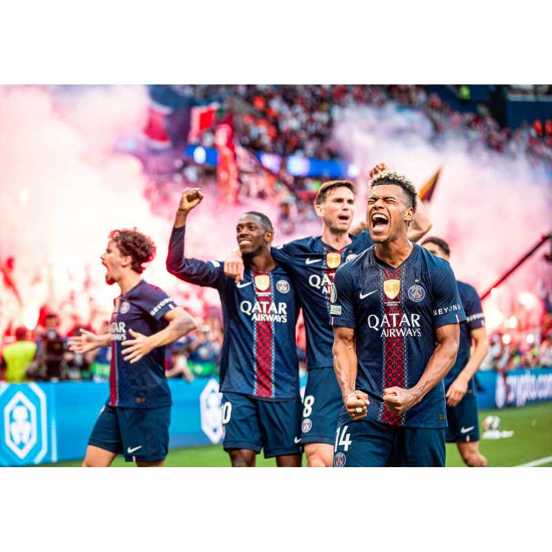 Célébration des Parisiens après le pénalty de Dembélé, Paris 2026