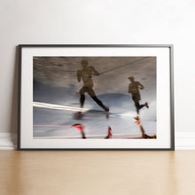 Charger l&#39;image dans la galerie, Marathoniens dans une flaque d&#39;eau, 2016