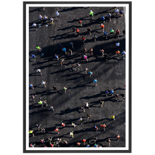 Carica l'immagine nel visualizzatore di Gallery, Vista aerea dei corridori della Maratona di Parigi del 2017