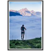 Lever de soleil sur une traileuse de l'UTMB, 2016