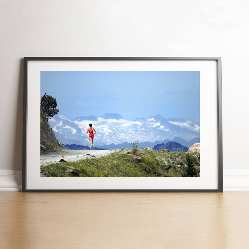 Coureur de trail devant les Pyrénées, 2007