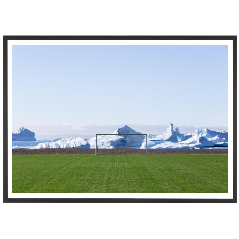 Terrain de foot devant un glacier, 2018