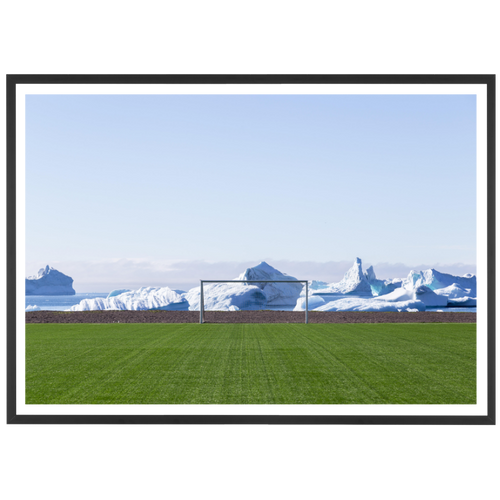 Terrain de foot devant un glacier, 2018