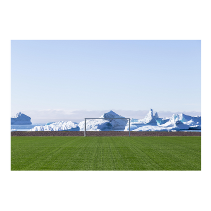 Terrain de foot devant un glacier, 2018