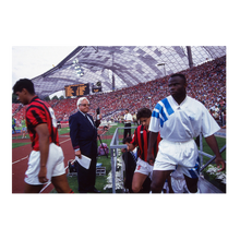 Carica l'immagine nel visualizzatore di Gallery, Lo sguardo cupo di Basile Boli prima di Milano, 1993