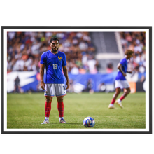 Charger l'image dans la galerie, Ryan Cherki concentré avant son coup franc, 2024