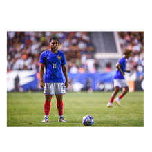 Charger l'image dans la galerie, Ryan Cherki concentré avant son coup franc, 2024