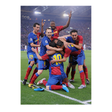Charger l'image dans la galerie, Xavi &amp; Iniesta fêtent le but de Messi, C1 2009