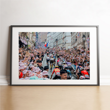 Charger l'image dans la galerie, Ascension de la rue Lepic à Montmarte, Tour de France 2025