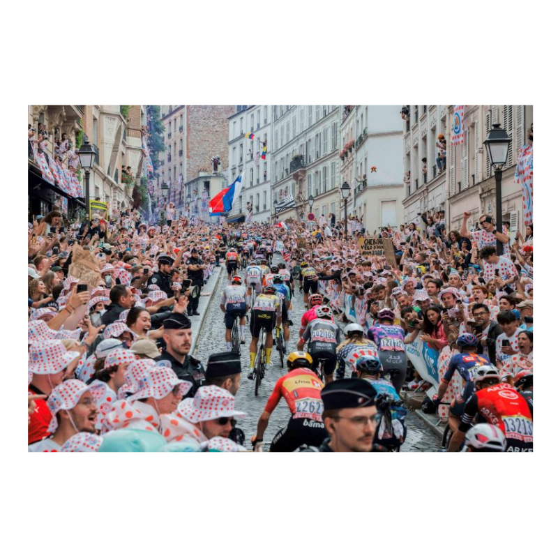 Ascension de la rue Lepic à Montmarte, Tour de France 2025