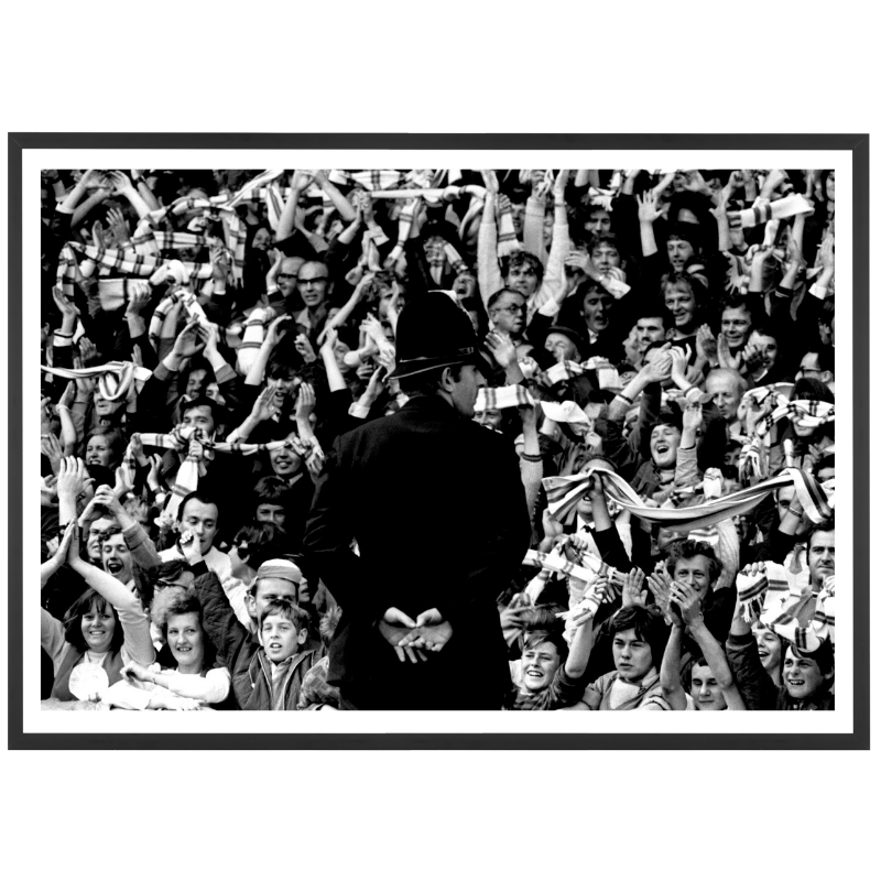 Policier anglais surveillant des supporters de Leeds, 1970