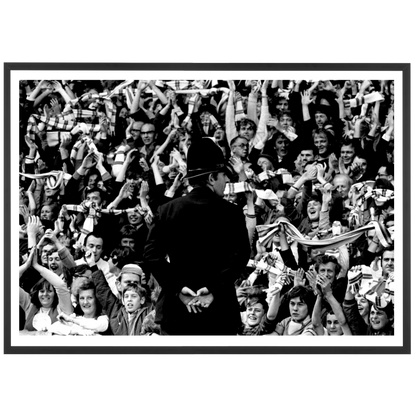 Policier anglais surveillant des supporters de Leeds, 1970