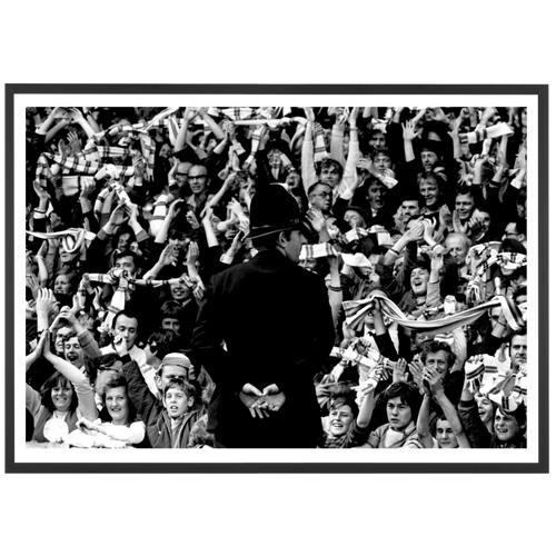 Policier anglais surveillant des supporters de Leeds, 1970