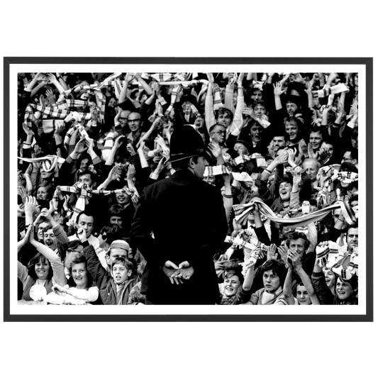 Policier anglais surveillant des supporters de Leeds, 1970