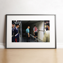 Charger l'image dans la galerie, Zidane rentre aux vestiaires, 1998