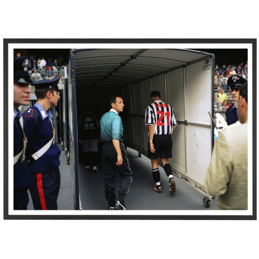 Zidane returns to the locker room, 1998