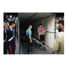 Charger l'image dans la galerie, Zidane rentre aux vestiaires, 1998