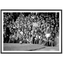 Charger l'image dans la galerie, Bobby Charlton au corner, 1971