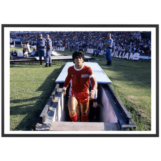 Maradona sort du tunnel, 1980