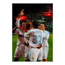 Charger l'image dans la galerie, Drogba célèbre son but face à Liverpool, 2004