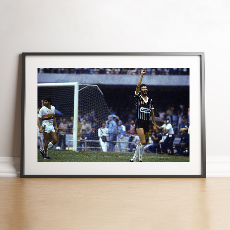 Célébration poing levé de Socrates, 1983