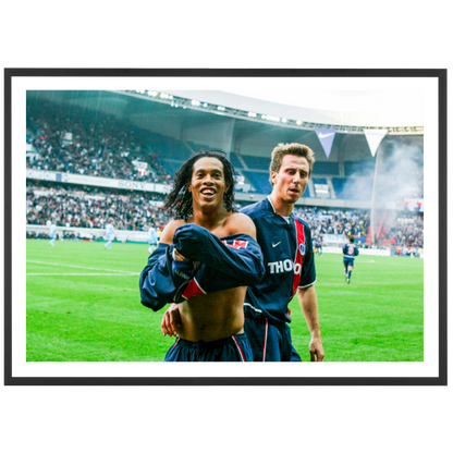 Ronaldinho fête son doublé contre l'OM, 2002