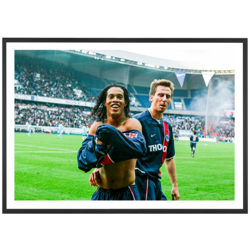 Ronaldinho fête son doublé contre l'OM, 2002