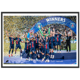 Les Parisiens soulèvent le trophée, Finale 2025