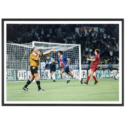 Raï célèbre son but face au Steaua Bucarest, 1997