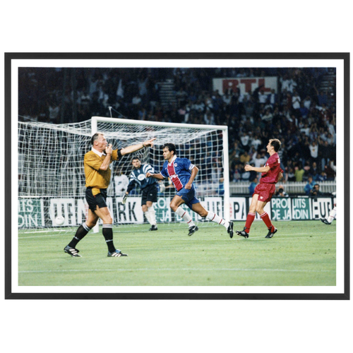 Raï célèbre son but face au Steaua Bucarest, 1997