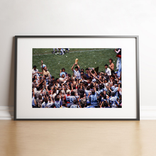 Charger l'image dans la galerie, Maradona avec la coupe du monde, 1986