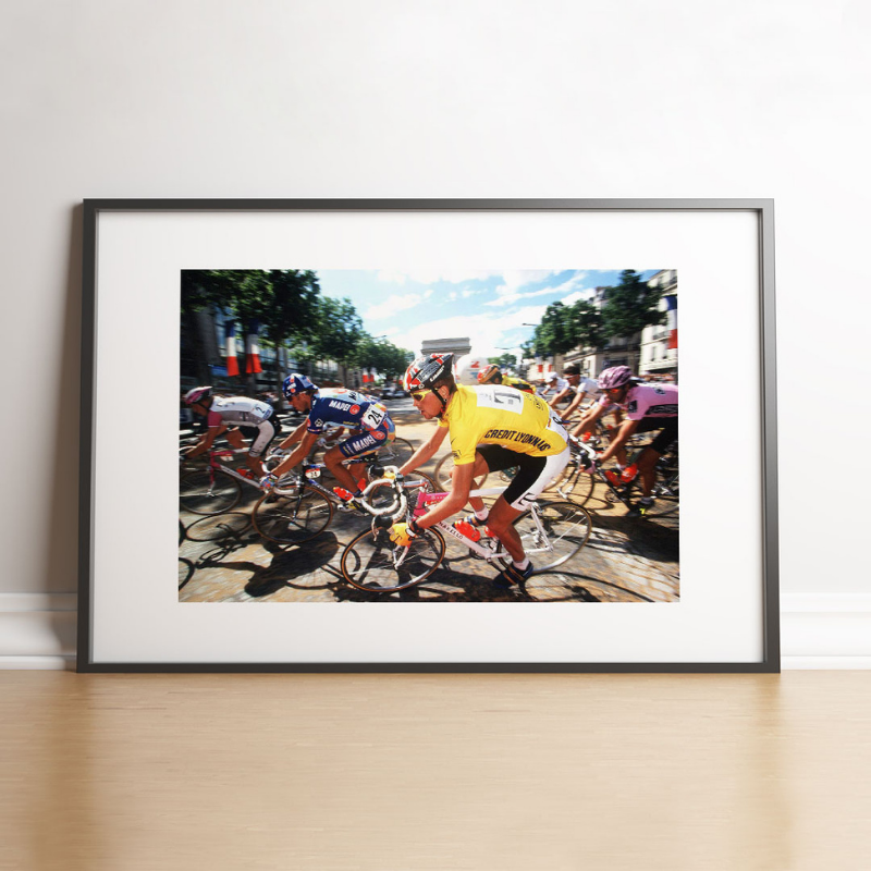 Jan Ullrich en jaune sur les Champs Elysées, 1997