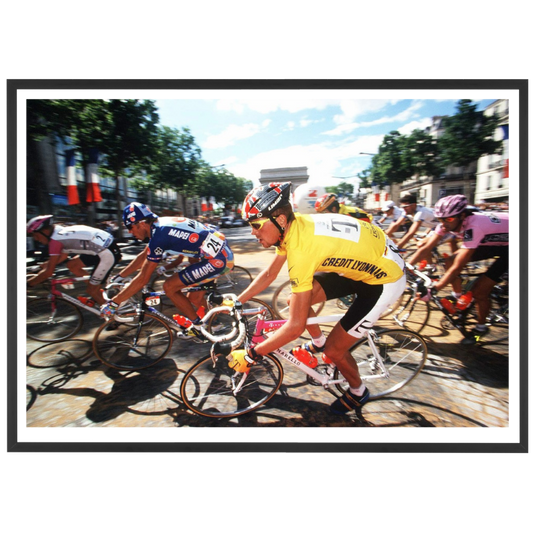Jan Ullrich en jaune sur les Champs Elysées, 1997