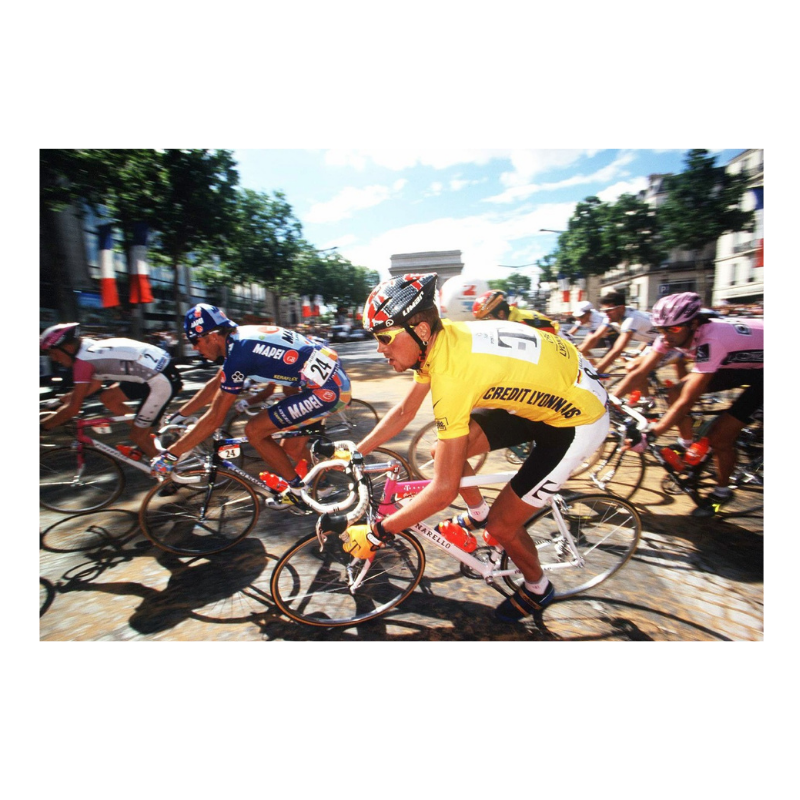 Jan Ullrich en jaune sur les Champs Elysées, 1997