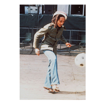 Charger l'image dans la galerie, Bob Marley joue au foot en tournée, Bruxelles 1977