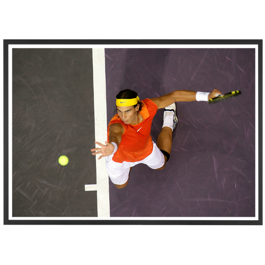 Rafael Nadal au service à Madrid, 2005