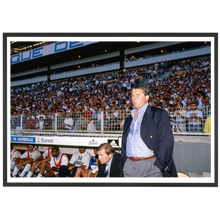 Charger l'image dans la galerie, Rolland Courbis sur le banc de l’OM au Vélodrome, 1997
