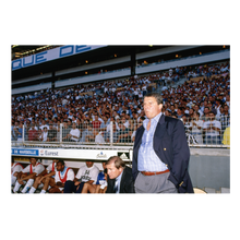 Charger l'image dans la galerie, Rolland Courbis sur le banc de l’OM au Vélodrome, 1997