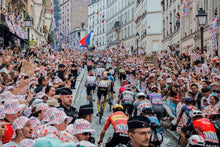 Charger l&#39;image dans la galerie, Ascension de la rue Lepic à Montmarte, Tour de France 2025