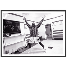 Charger l'image dans la galerie, Thierry Henry seul dans le vestiaire d'Arsenal, 2002