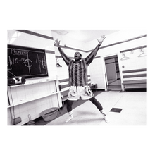 Charger l'image dans la galerie, Thierry Henry seul dans le vestiaire d'Arsenal, 2002