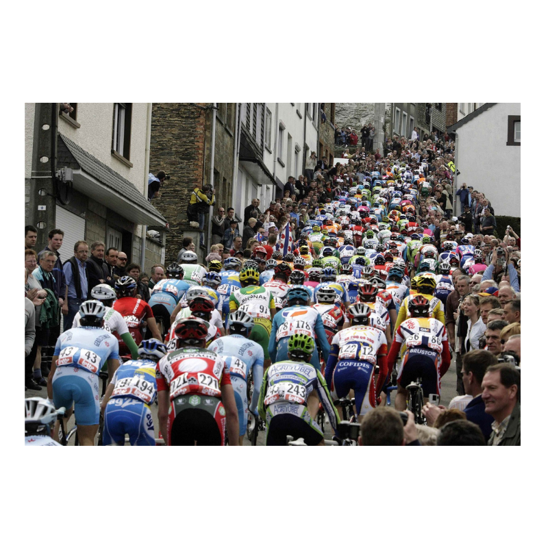 Peloton dans une montée de Liège-Bastonne-Liège, 2006