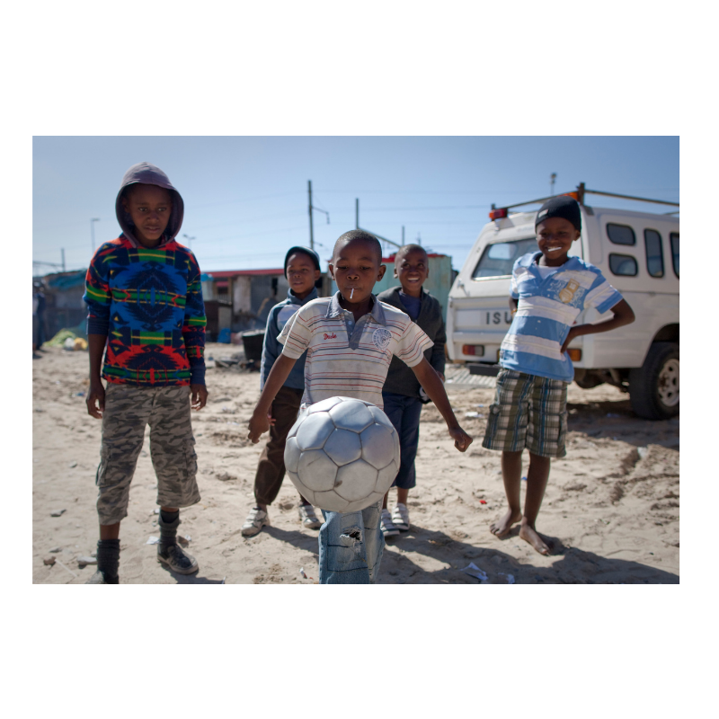 Enfants sud-africains jouant au football, 2010