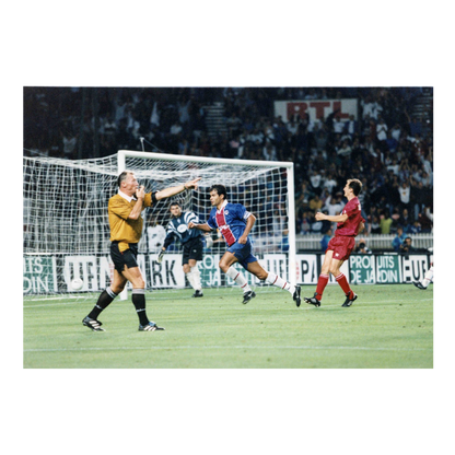Raï célèbre son but face au Steaua Bucarest, 1997