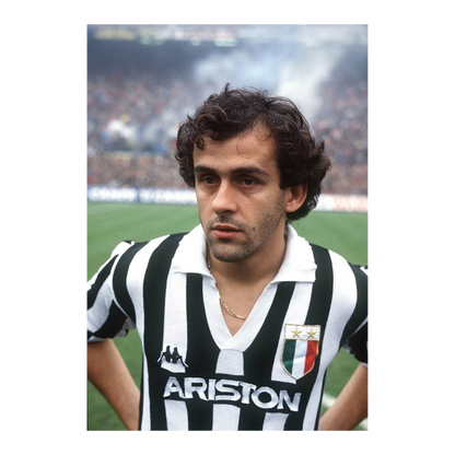 Michel Platini immerso nei suoi pensieri, Torino 1983