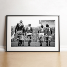Charger l'image dans la galerie, Bobby Charlton et Georges Best avec Manchester, 1971
