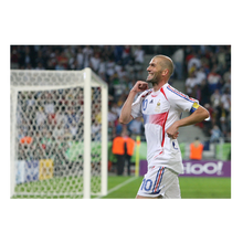 Charger l'image dans la galerie, Zidane fête son but contre l'Espagne, 2006