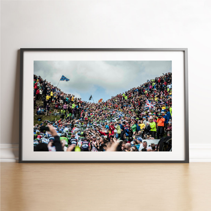 Peloton au milieu du public, Tour de France 2014